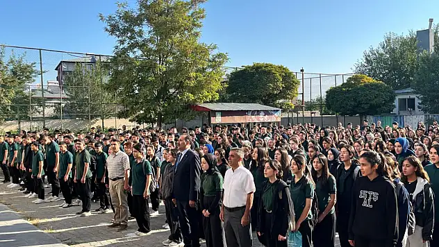 İl Milli Eğitim Müdürü Aziz GÜN, 15 Temmuz Şehitleri Anadolu Lisesi'ni Ziyaret Etti