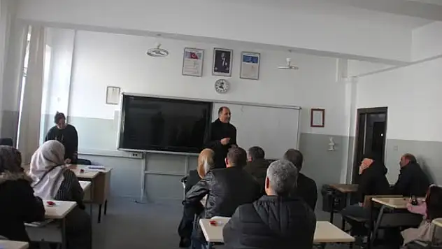 İl Millî Eğitim Müdürü Aziz Gün, Veli Toplantısında Okul-Aile İş Birliğinin Önemine Dikkat Çekti