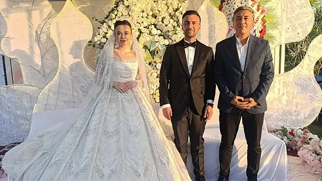 İl Milli Eğitim Müdürü Çakan öğretmeninin mutlu gününe ortak oldu