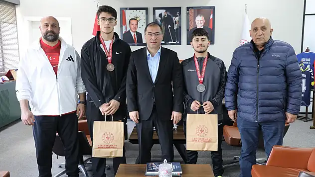 İl Müdürü Ahmet Çelebi Türkiye derecesi alan Ağrılı boksörleri tebrik etti