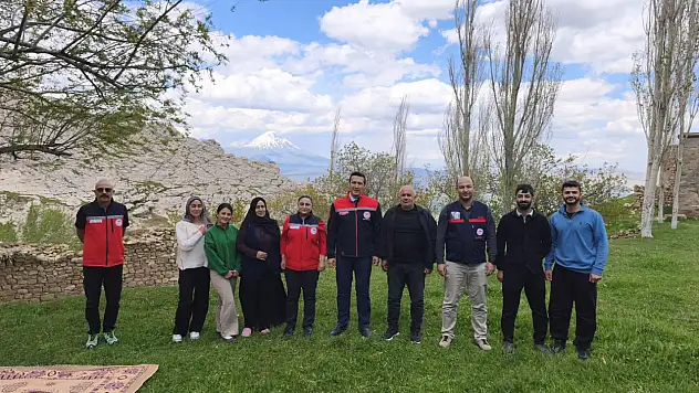 İl Müdürü Hüseyinoğlu yıldırımın vurduğu köyde üreticilerle buluştu