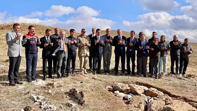 İl Müftüsü Kadir Koçak, Karçinbaşı Şehitlik Alanında Şehitlerimiz İçin Dua Etti