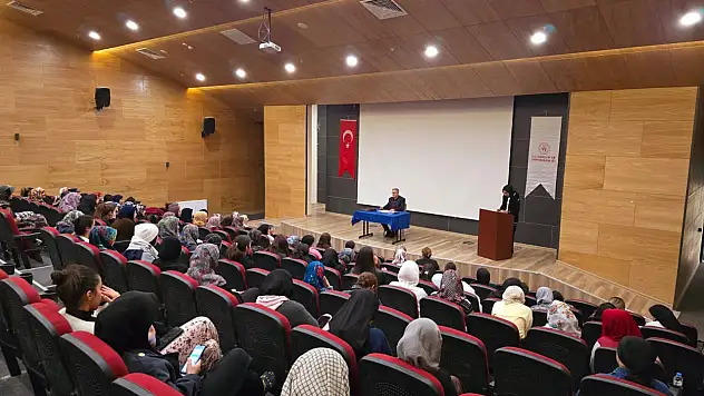 İlahi Aşkın Sırları Bitlis'te Konuşuldu: Doç. Dr. Barca Öğrencilerle Mevlana'yı Buluşturdu