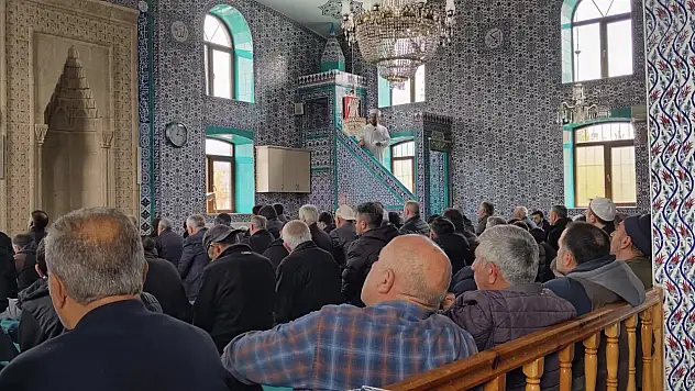 İlçe Müftüsü Çelebi, Cuma Namazı ve Taziye Ziyaretinde Bulundu