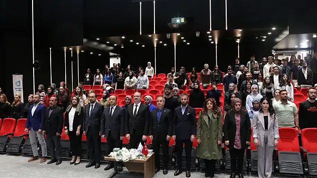 İletişim fakültesi öğrencileri 15 temmuz ruhunu manşetlerle yaşattı