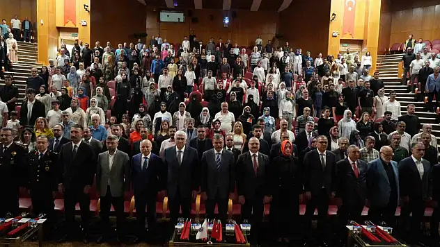 İletişim Fakültesi tarafından üretimi gerçekleştirilen 'Darbe Kafası' filmi, 15 Temmuz tarihinde seyircilerle buluştu