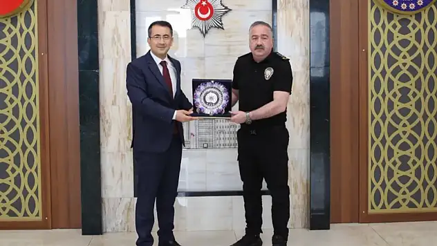İpekyolu Kaymakamı Abdulkadir Umut Kasman'dan Emniyet Müdürü Mutlu'ya Veda Ziyareti