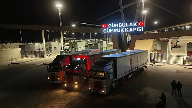 İran'a tıbbi yardım taşıyan 3 Tır Gürbulak'tan geçiş yaptı