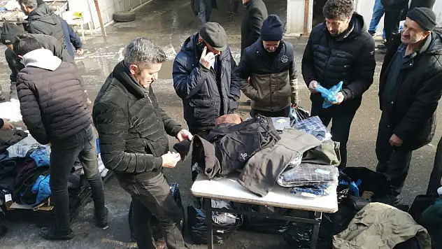 İran'dan gelen kışlıklar Ağrı'da alıcısıyla buluştu