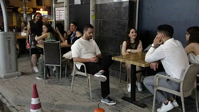 İranlı turistler Van esnafını sevindirdi, ekonomik hareketlilik yaşandı!