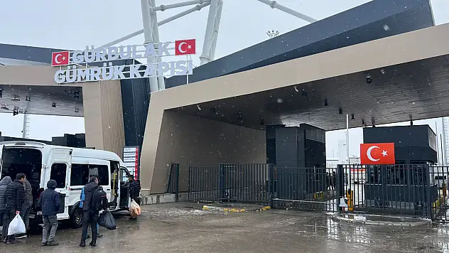 İranlılar Ağrı Gürbulak Sınır Kapısı'ndan ülkelerine gidiyor