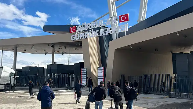 İranlılar ülkelerine dönmek için Gürbulak'a akın ediyor