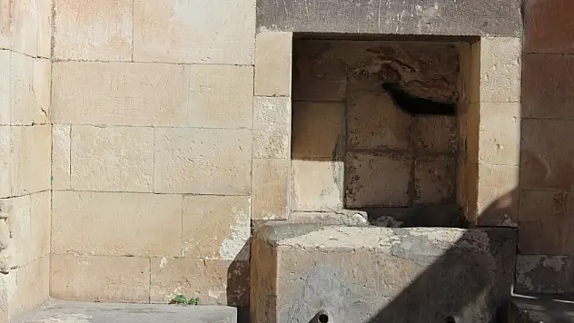 İshak Paşa Sarayı'ndaki süt çeşmesi tarihe tanıklık ediyor