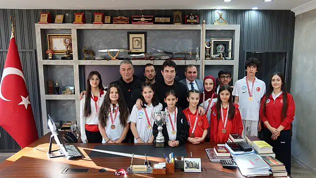 İspir Belediyesi Spor Kulübü Taekwondo Sporcularından Kars'ta Büyük Başarı