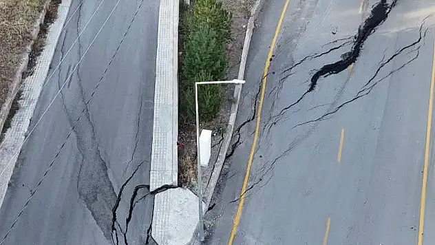 İspir'de Heyelan Alarmı: Evler Boşaltıldı, Can Kaybı Yaşanmadı