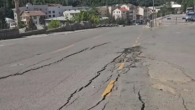 İspir'de Heyelan Riskine Karşı 70 Haneli Ev Boşaltıldı