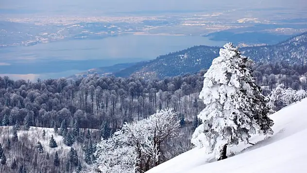 İspir'de Kar Yağışı Nedeniyle Eğitime 1 Gün Ara Verildi