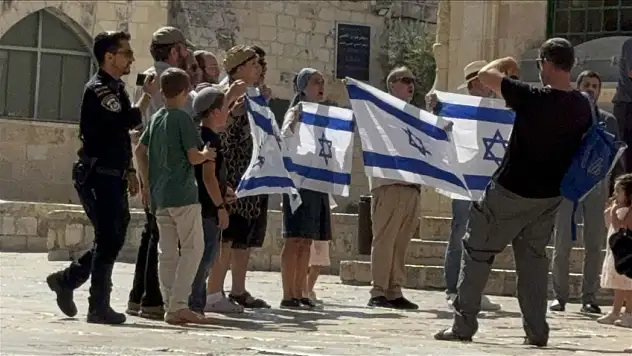 İsrail, Mescid-i Aksa'ya baskın düzenlemeye devam ediyor