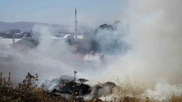 İtfaiye, Ot Yangınını Zamanında Söndürerek Kontrol Altına Aldı!