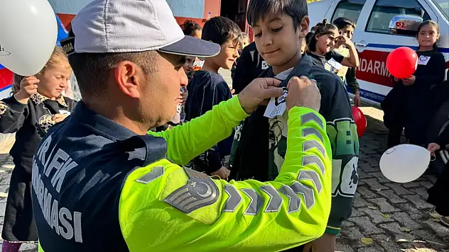 Jandarma personeli öğrencilerle 10 Kasım'ı andı