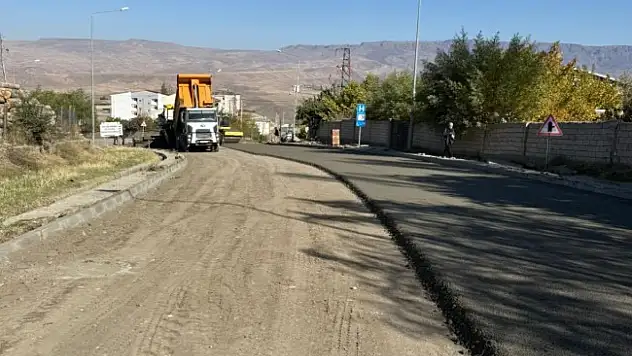 Kağızman'da Sıcak Asfalt Çalışmaları Başladı