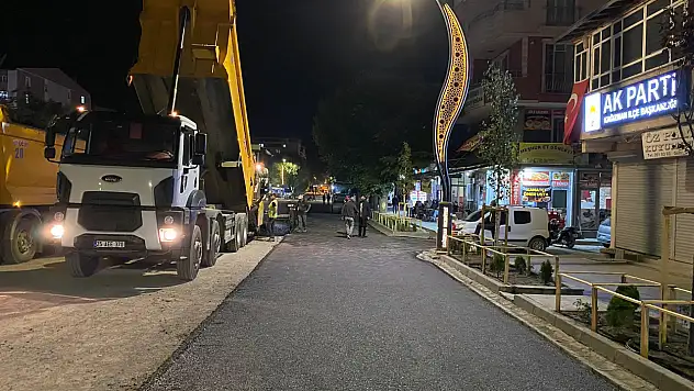 Kağızman İstiklal Meydanı'nda Asfalt Çalışmalarıyla Konforlu Ulaşım Hedefleniyor
