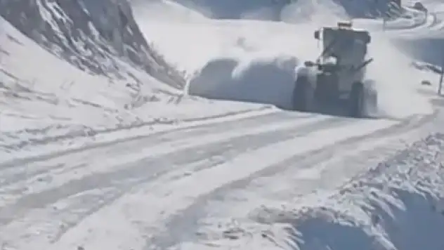 Kar Kaplanları Sahada: Kars'ta Köy Yolları Ulaşıma Açılıyor