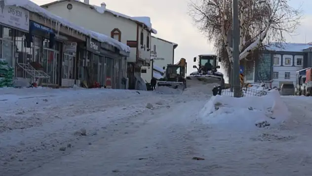 Kar Yağdı, Erzurum Çat Belediyesi Durmadı!