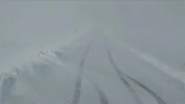 Kar yağışı Kağızman Ağrı kara yolunu trafiğe kapadı
