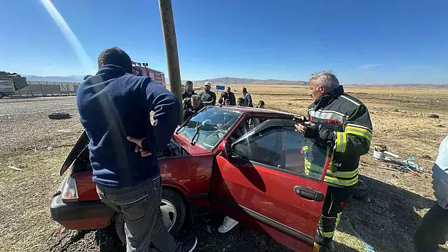 Karayazı'da Trafik Kazasında Yaralanan Sürücüye Okul Hemşiresinden İlk Yardım!