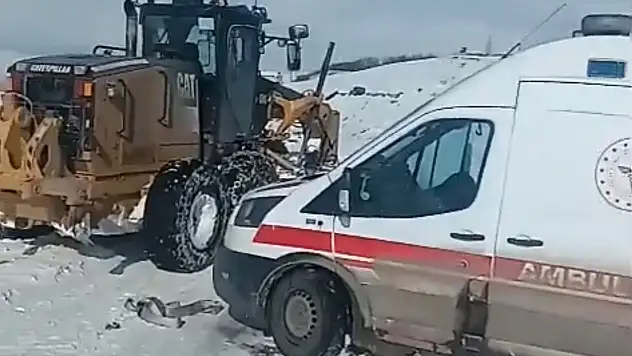 Karla kaplanan mezra yolunda zamanla yarış