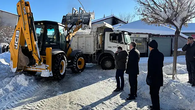 Karla mücadele çalışmaları Tutak'ta devam ediyor