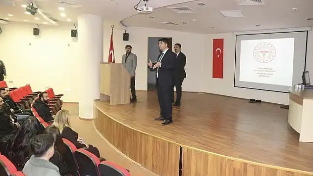 Kars 112 Acil Sağlık Hizmetleri Personeli ile Değerlendirme Toplantısı Gerçekleştirildi