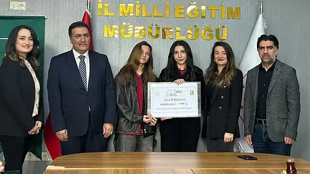 Kars 15 Temmuz Şehitler Lisesi'nden büyük başarı: İki kategoride il birinciliği!
