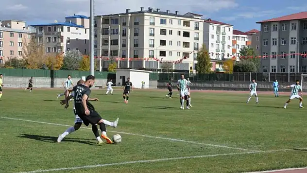 Kars 36 Spor, Şırnak Petrol Spor'u 4-1'lik Skorla Atlatarak Fark Yaratıyor!