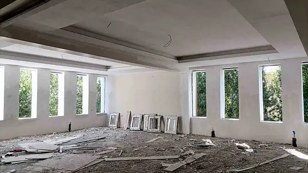 Kars İl Halk Kütüphanesi'ndeki Restorasyon Çalışmaları Nihayet Sonuçlanıyor