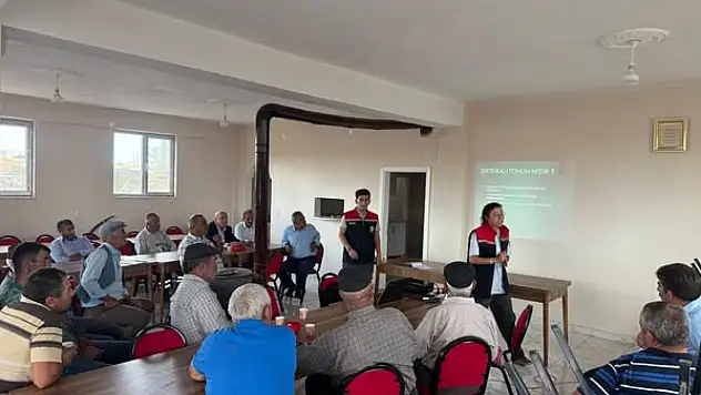 Kars'ın Esenkent Köyü'nde Sertifikalı Tohum Kullanımı Hakkında Bilgilendirme Toplantısı Yapıldı
