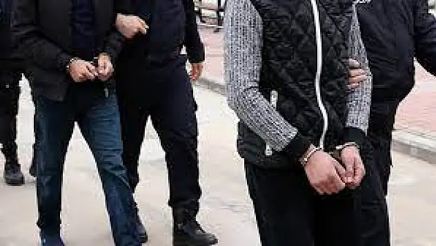 Kars'ta 14 düzensiz göçmen yakalandı, 2 şüpheli tutuklandı