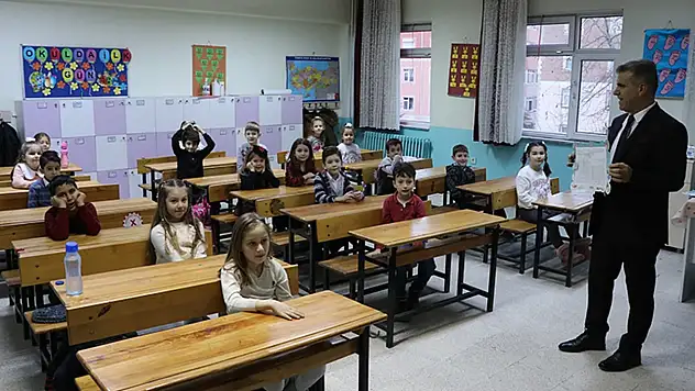 Kars'ta 14 Nisan Pazartesi günü okulların tatil olup olmadığı merak ediliyor!