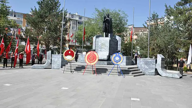 Kars'ta 30 Ağustos Zafer Bayramı coşkuyla kutlandı, tören kortejle sona erdi!