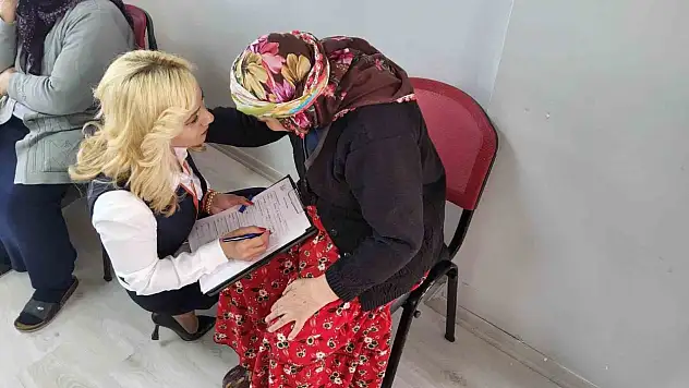 Kars'ta Açık Kapı'dan huzur evine ziyaret