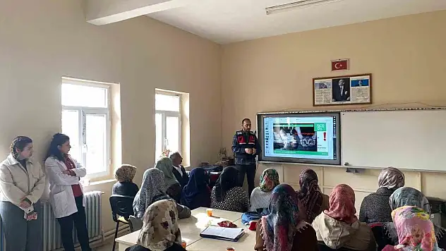 Kars'ta annelere uyuşturucu ile mücadele eğitimi verildi: 'En İyi Narkotik Polisi: Anne' projesi başladı