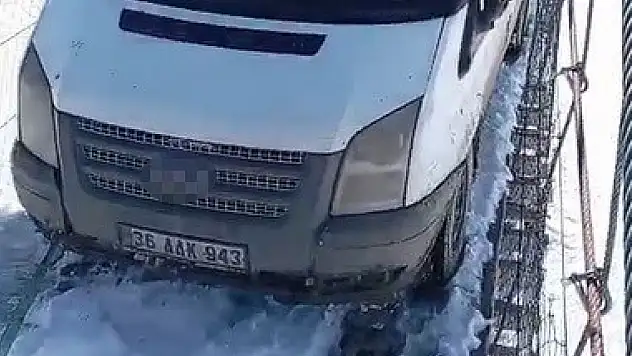Kars'ta asma köprüde facianın eşiğinden dönüldü