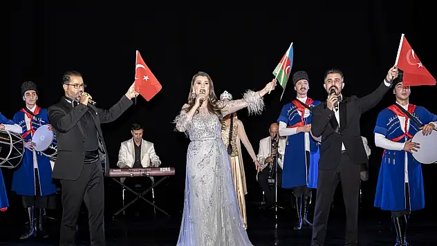 Kars'ta Azerbaycan ezgileri yankılandı, milli kıyafetler sergilendi