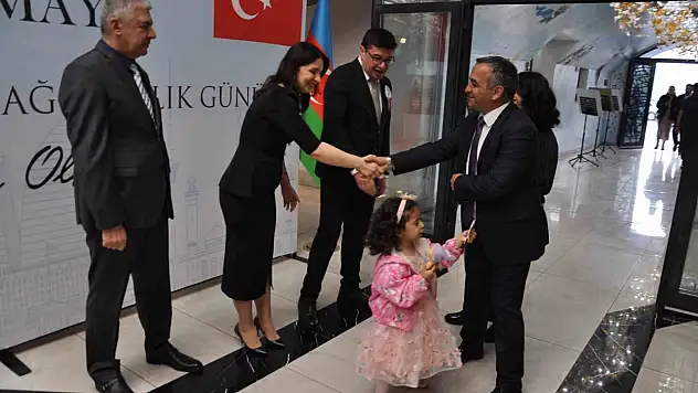 Kars'ta Azerbaycan Rüzgârı Esti: Bağımsızlık Günü Etkinliklerine Yoğun İlgi