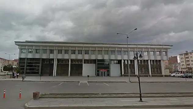 Kars'ta Cumhuriyet Coşkusu Tiyatro ile Taçlanıyor