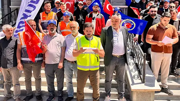 Kars'ta Demiryolu İş Sendikası, hükümetin teklifiyle ilgili tepkisini basın açıklamasıyla duyurdu.