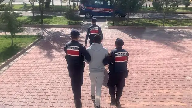 Kars'ta dolandırıcılıktan aranan E.K. yakalandı, 12 yıl hapis cezasına çarptırıldı