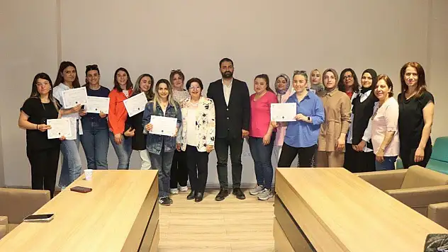 Kars'ta Ebeler için Normal Doğum Eğitimi Devam Ediyor