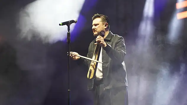 Kars'ta Ekin Uzunlar konserine yoğun ilgi